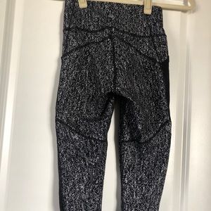 Running leggings with pockets